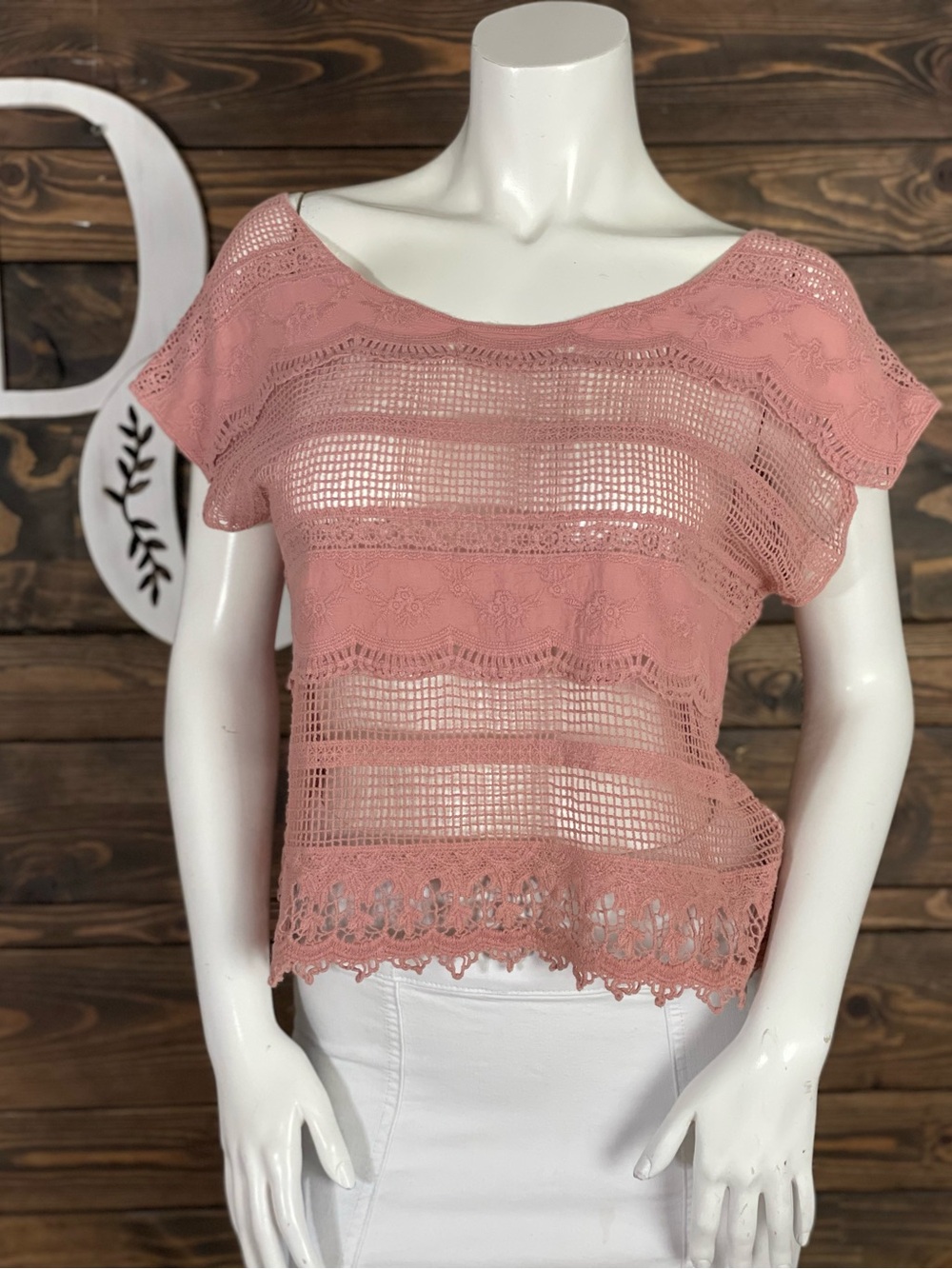Kirra | Cover Up Crochet Open-Knit Crop Top in Dusty Rose Scalloped Lattice Lace